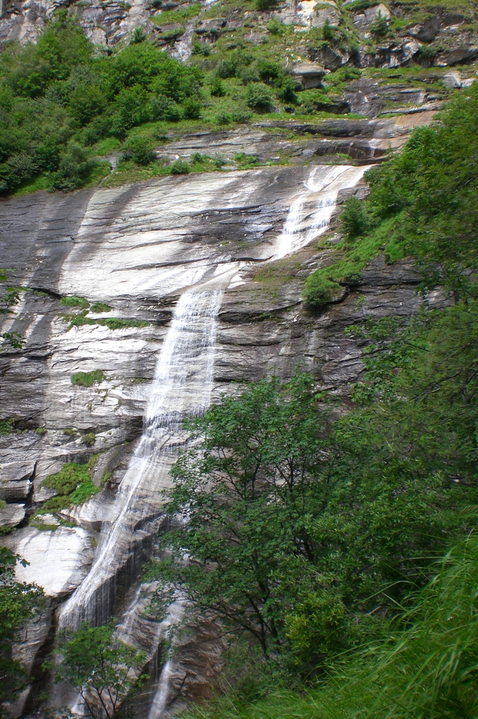 Wasserfall über dem Val Verzasca
